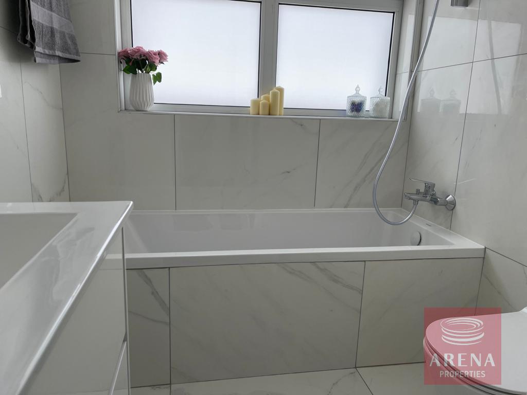New luxury villa in Ayia Triada - bathroom