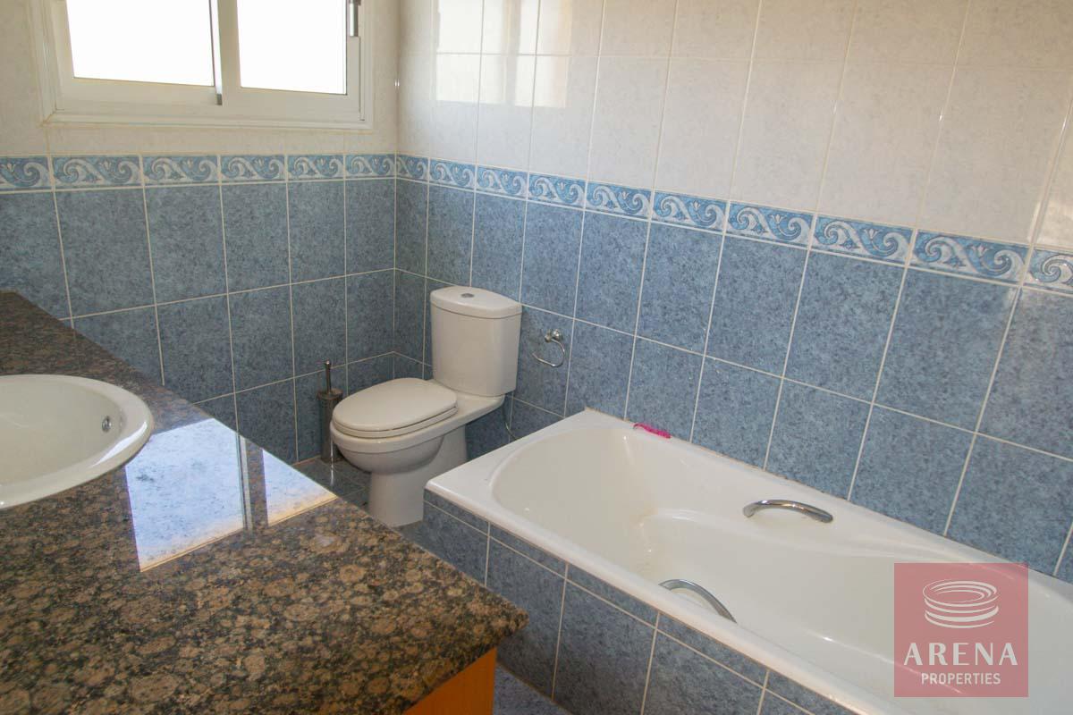 Villa in Pernera to buy - bathroom