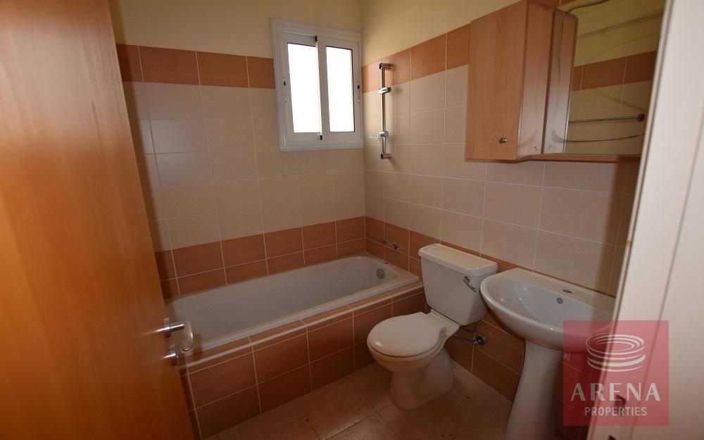 Apartment in Tersefanou - bathroom