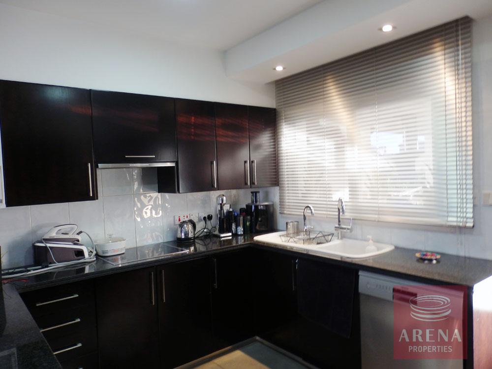 Townhouse in Latsia - kitchen