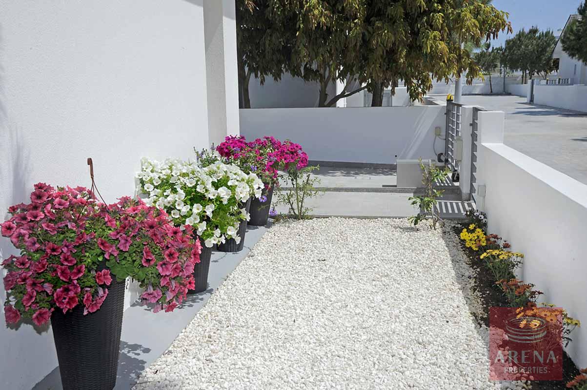 3 bed house in pervolia