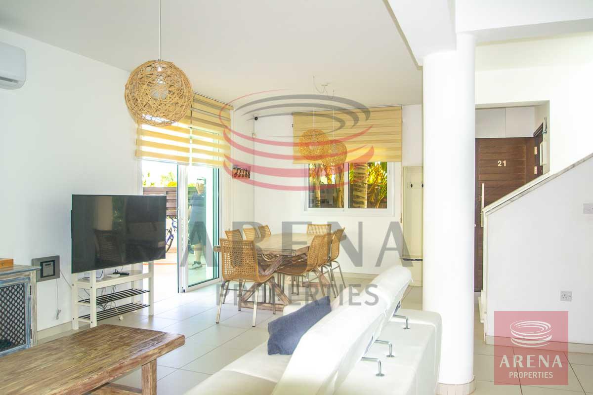 Beautiful villa with title deeds in Pernera - living room