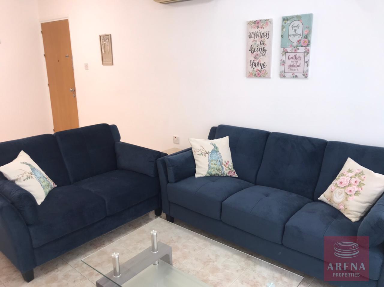 2 bes apt for rent in Makenzie - living area