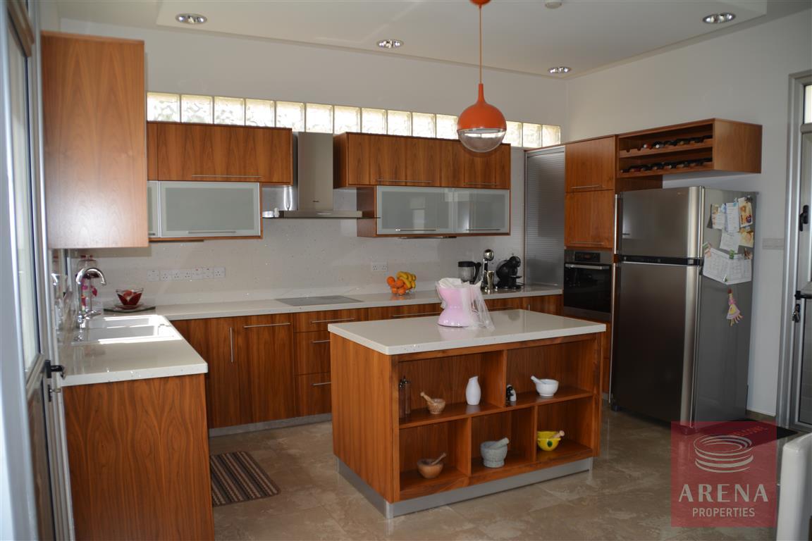 4 bed villa in kokkinos gremmos - kitchen