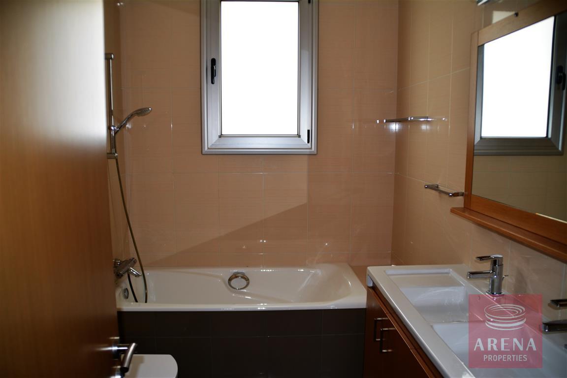 4 bed villa in kokkinos gremmos - bathroom
