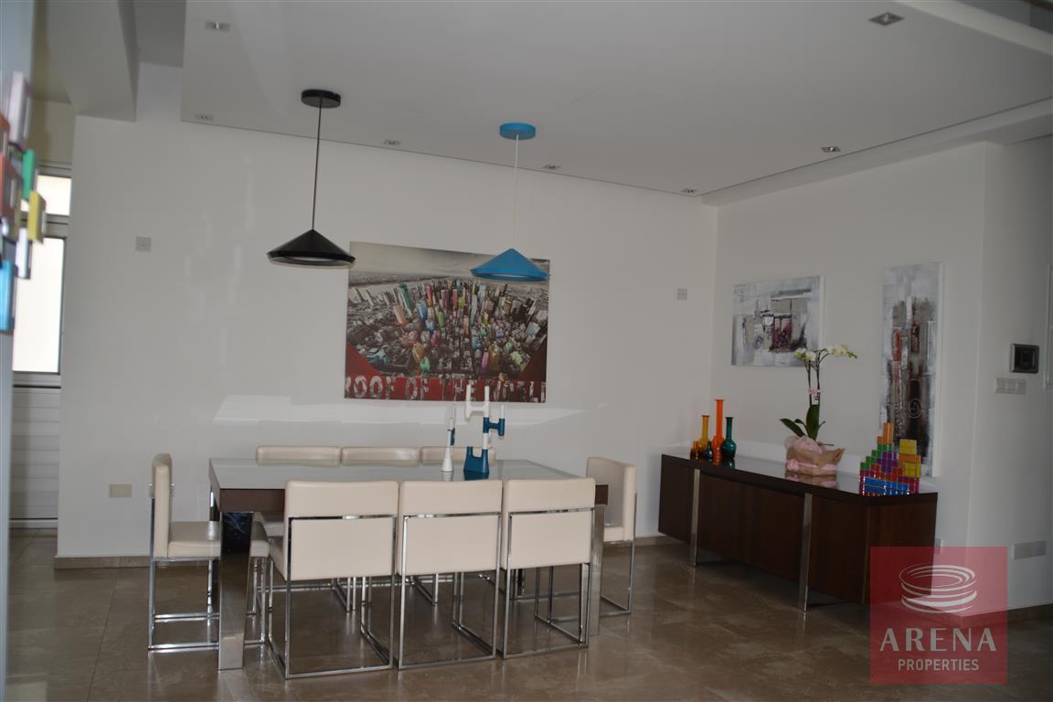 villa for sale - dining area