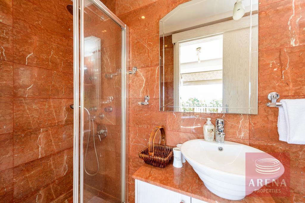 buy villa in ayia thekla - bathroom