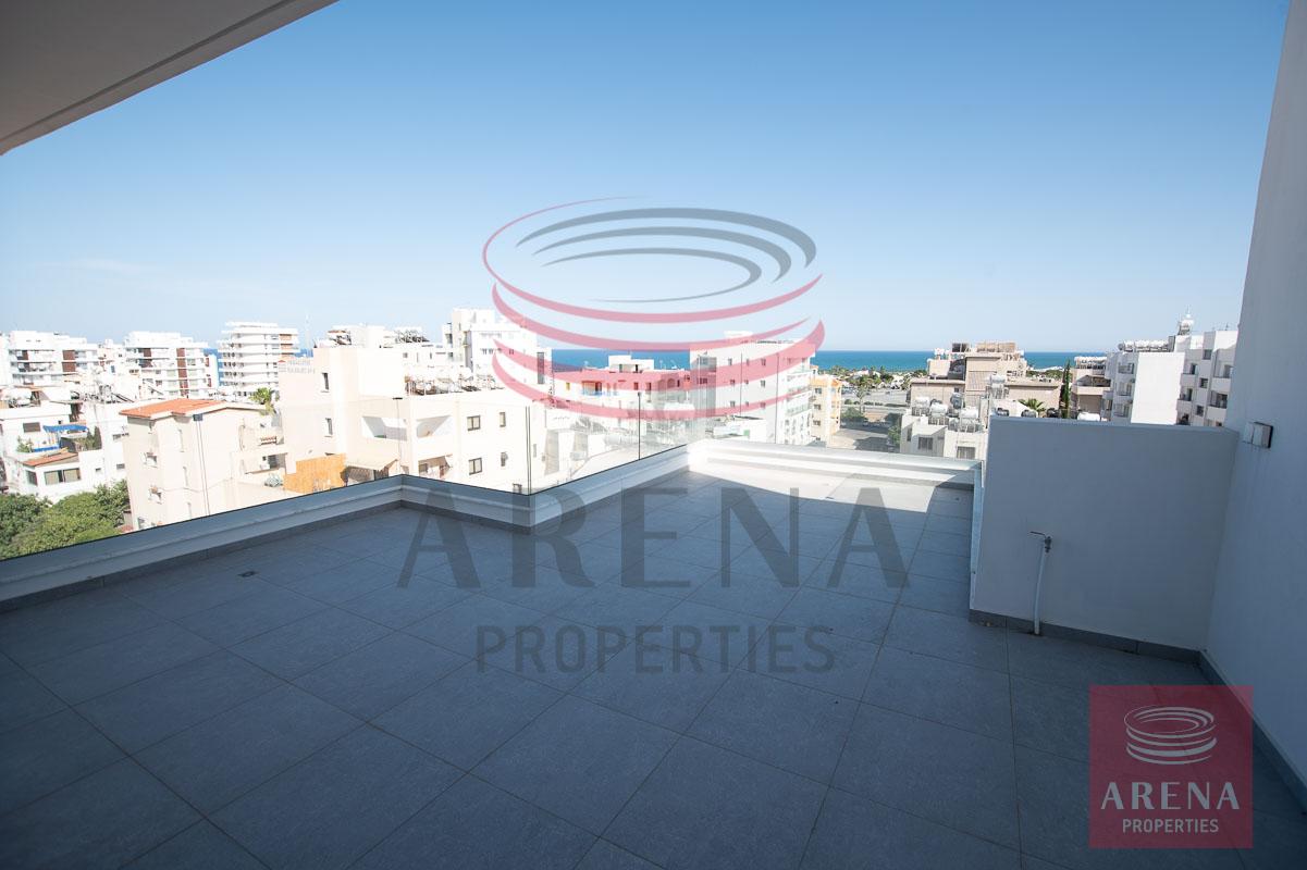 Penthouse for rent in Makenzie - veranda with sea views