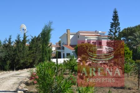 villa in pernera for sale