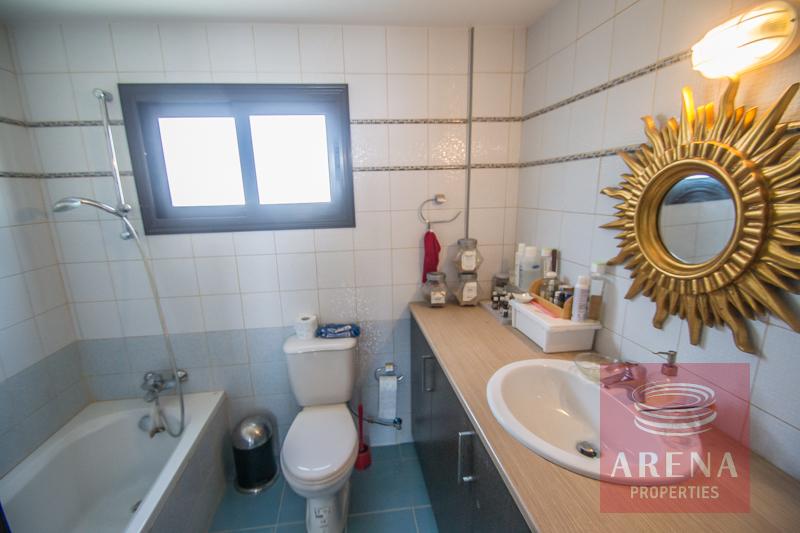 Semi-detached villa in Xylofagou - bathroom