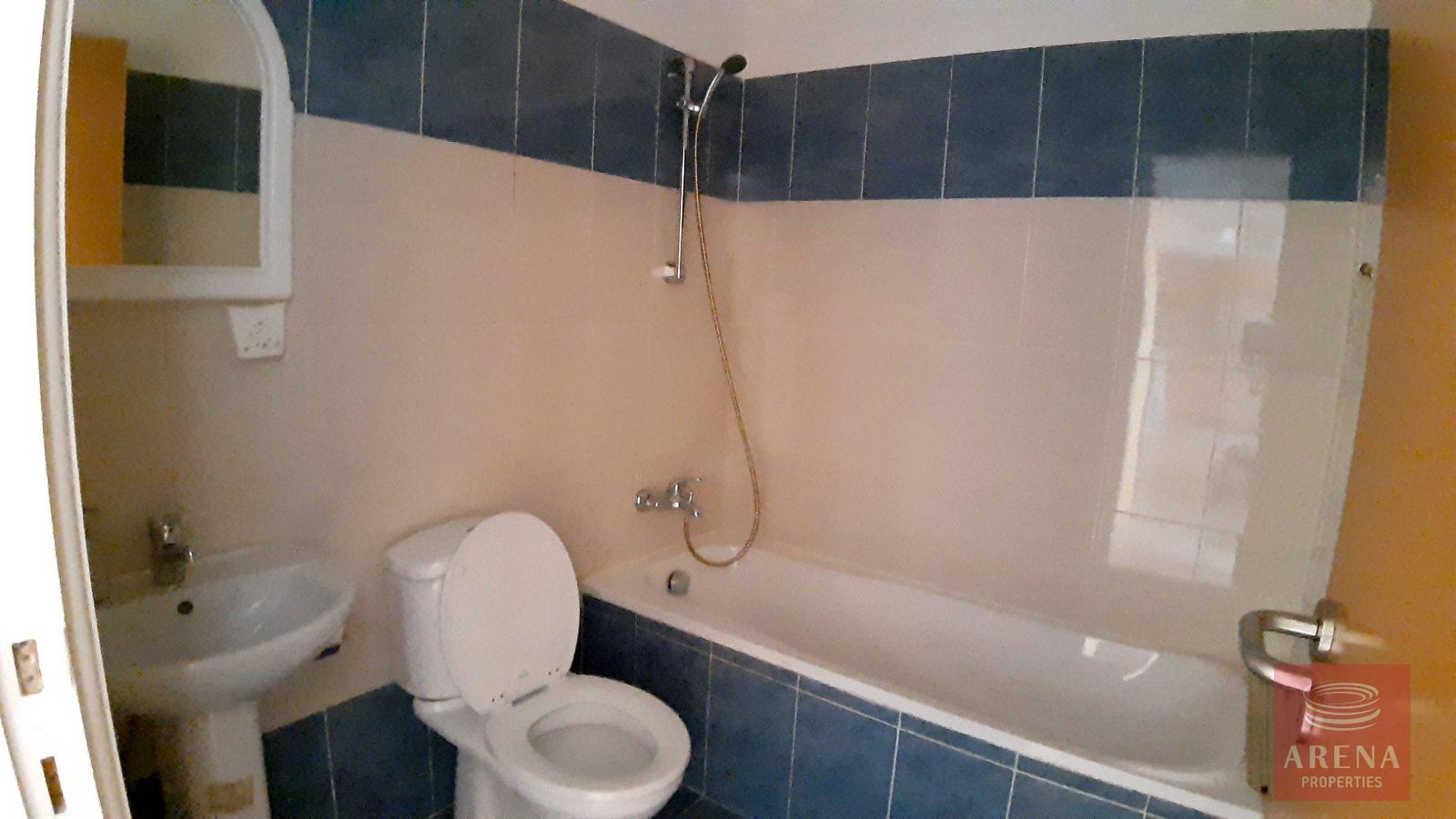 2 Bed Apt for rent in Paralimni - bathroom