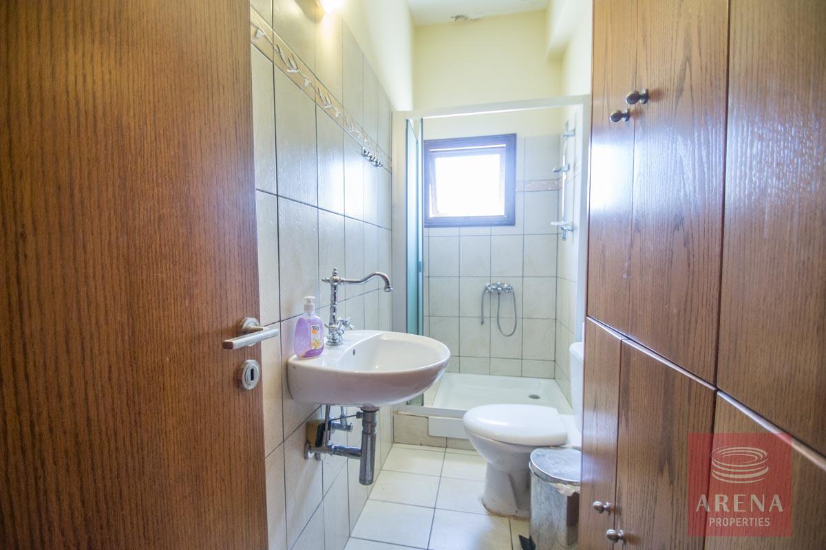 Bungalow in Paralimni - bathroom