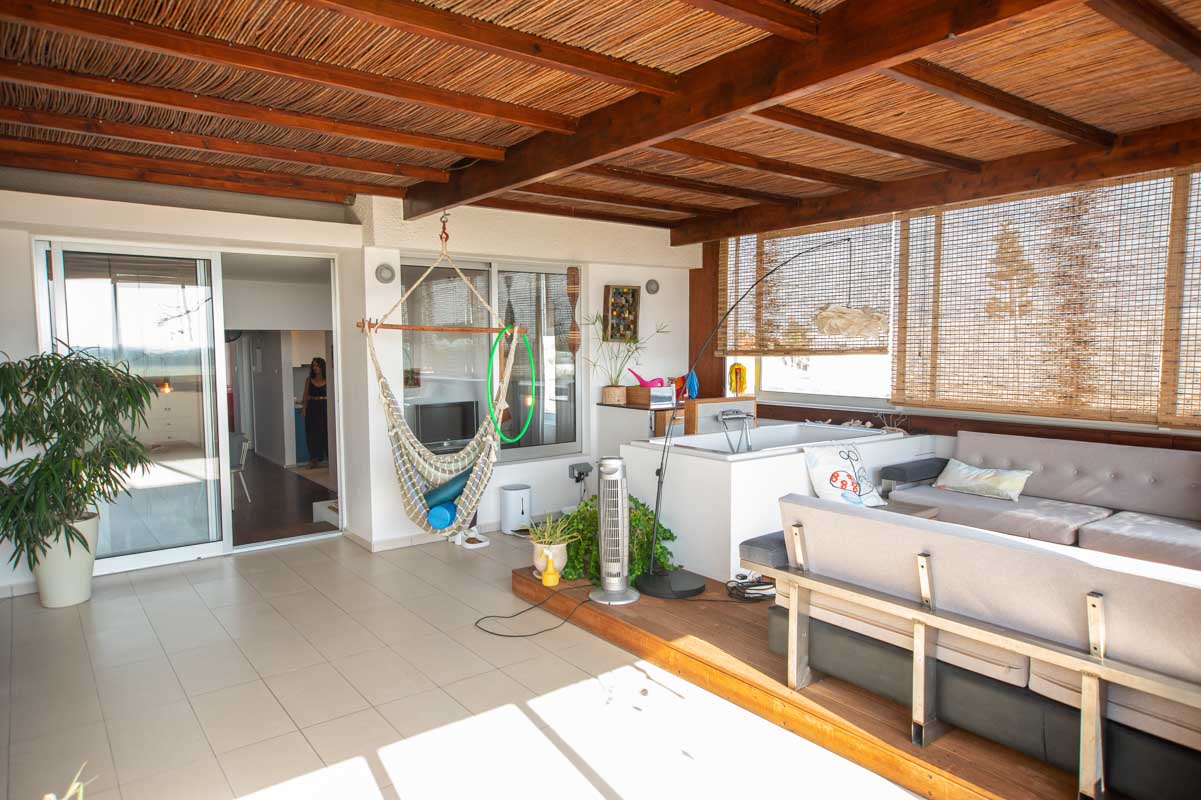 2 bed apartment in Pervolia - veranda