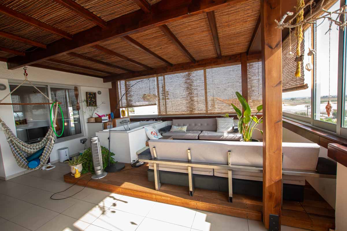 2 bed apartment in Pervolia to buy - veranda