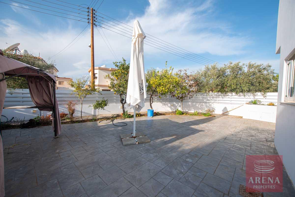 4 Bed House for rent in Paralimni - outside area