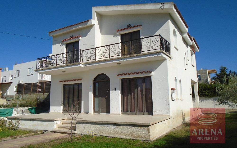 3 bed house in Pyrga