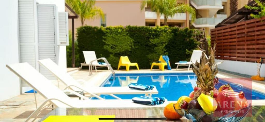4 Bed villa in Pernera - pool