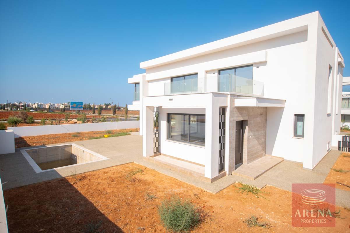 New 3 bed villa in Pernera