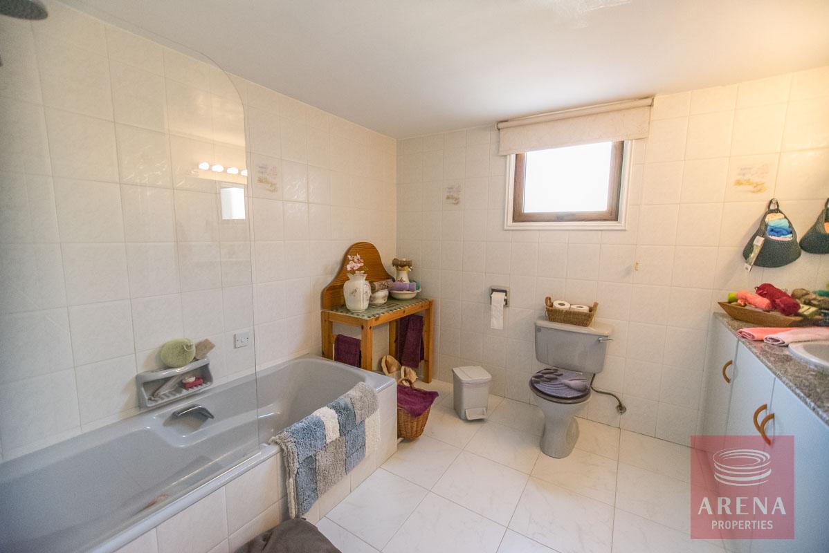 Detached House in Ahna - bathroom