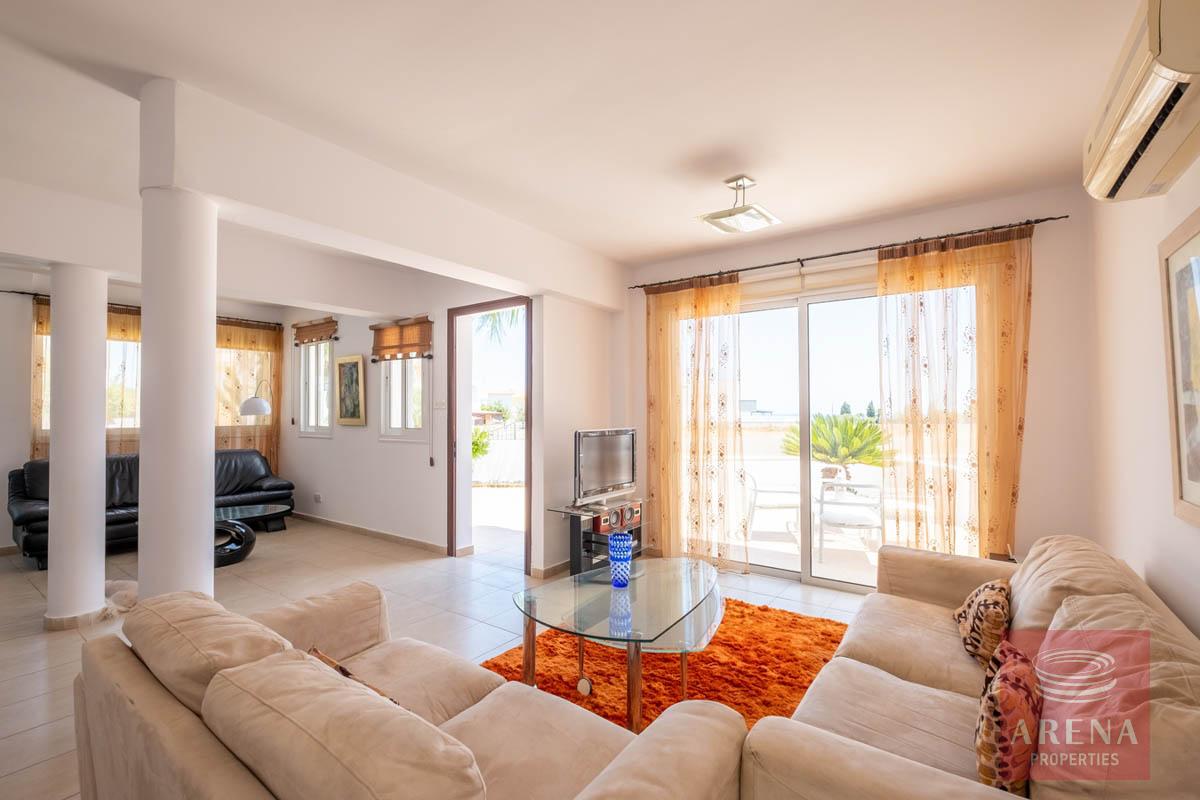 Villa in Paralimni for sale - sitting area