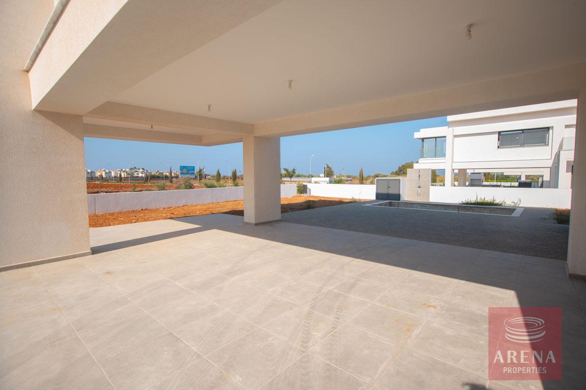 villa in pernera for sale