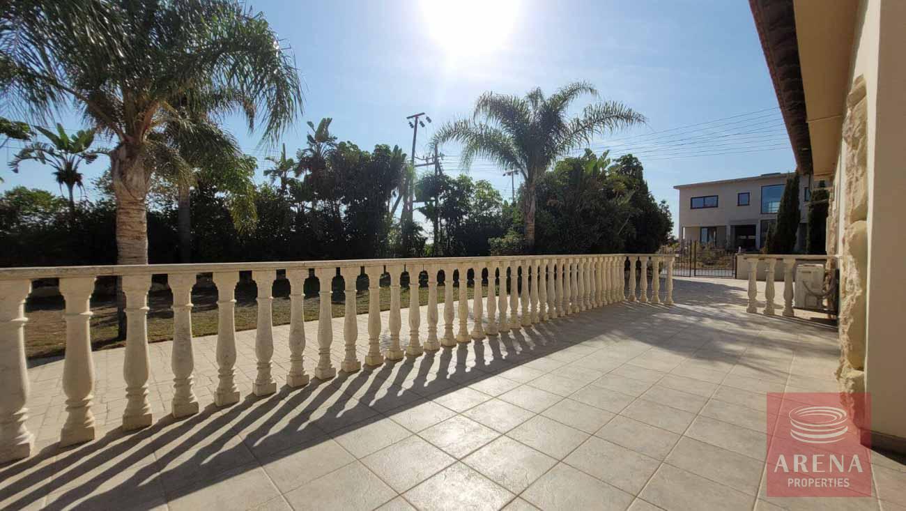 5 Bed Villa in Paralimni - veranda