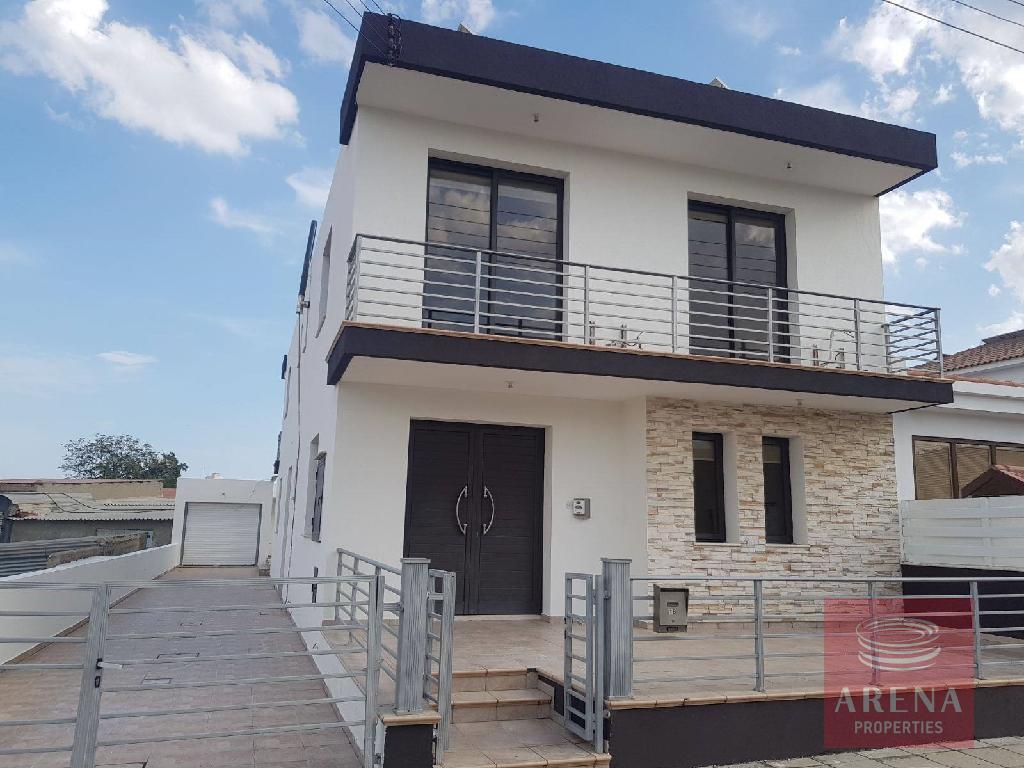 4 bed house in Meneou