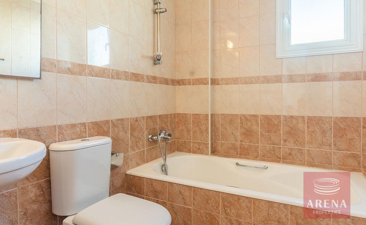 2 Bed Apt in the center of Paralimni - bathroom
