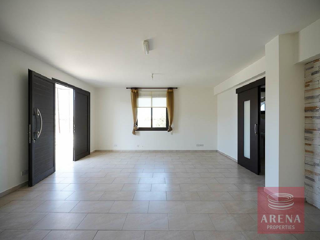 4 bed house in Meneou - sitting area