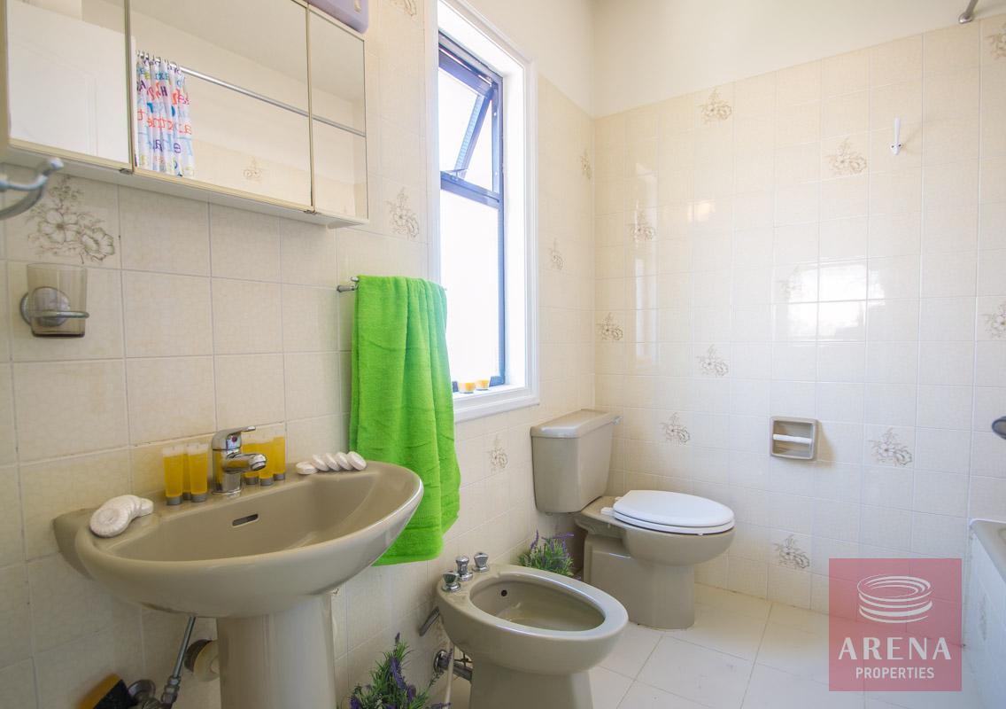 2 Bed House in Protaras - bathroom