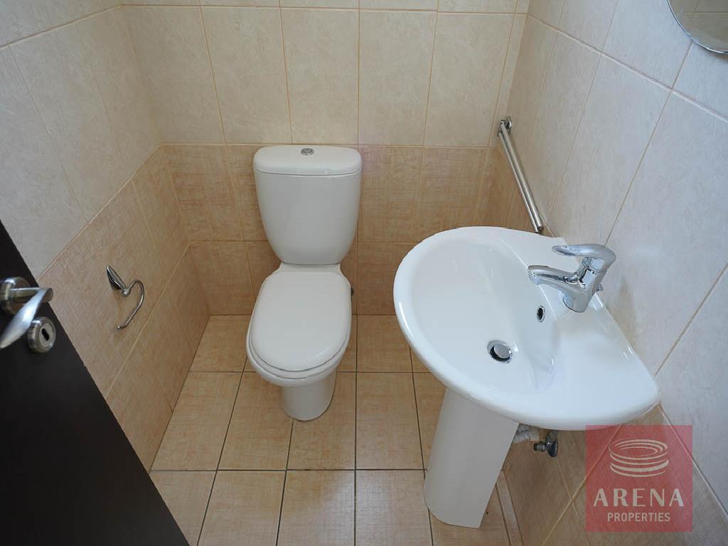 4 bed house in Meneou - guest wc