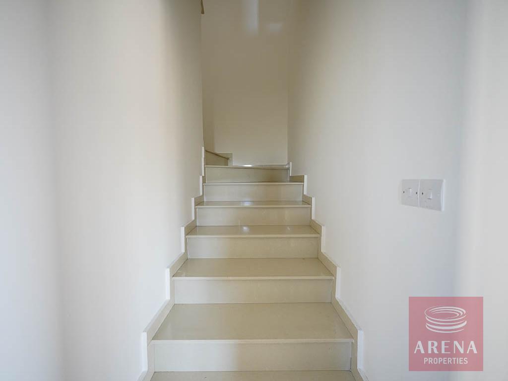 4 bed house in Meneou - stairs