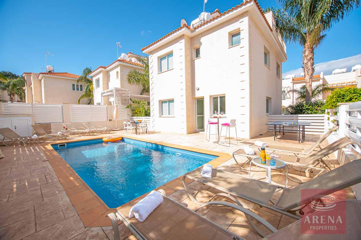 Villa for rent in Protaras - pool