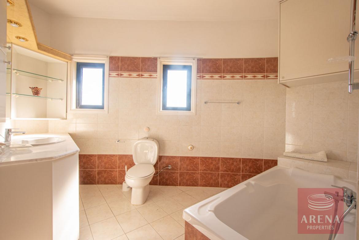 3 Bed Townhouse in Makenzy - bathroom