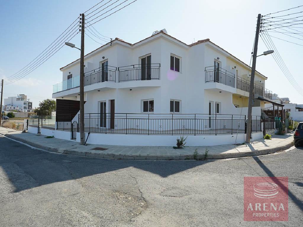 3 bed towhnouse in paralimni to buy