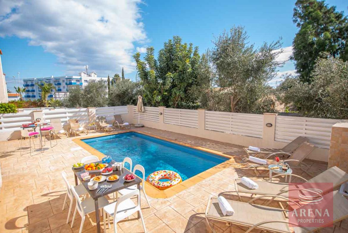 Villa for rent in Protaras - swimming pool