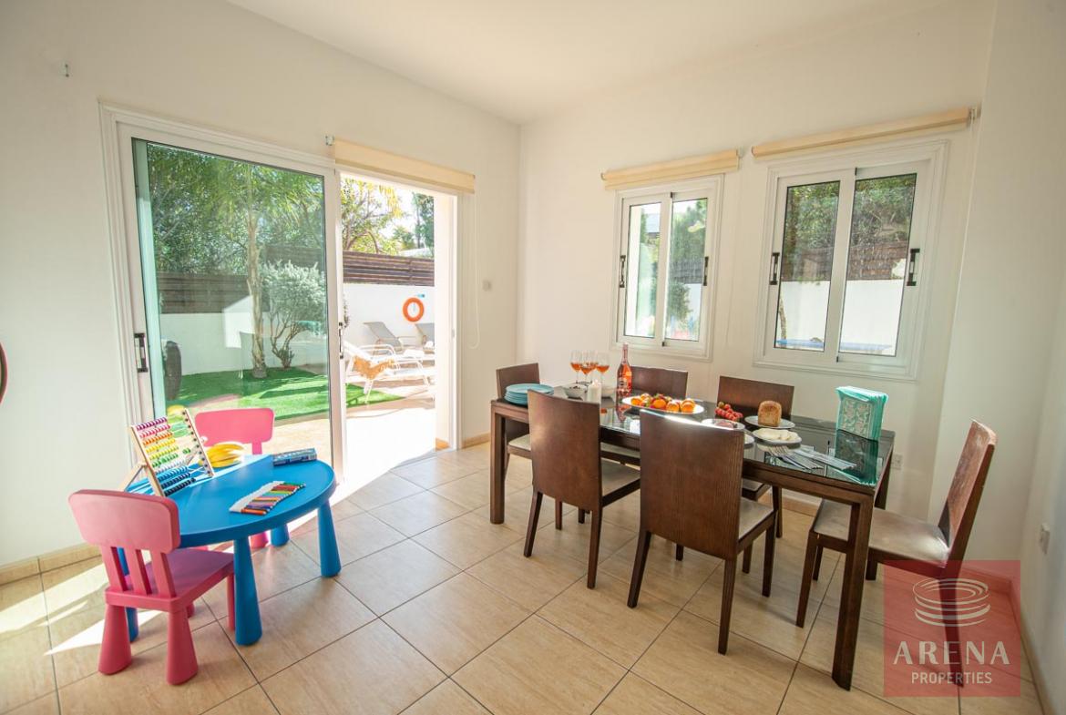 3 Bed Villa in Konnos for rent - dining area