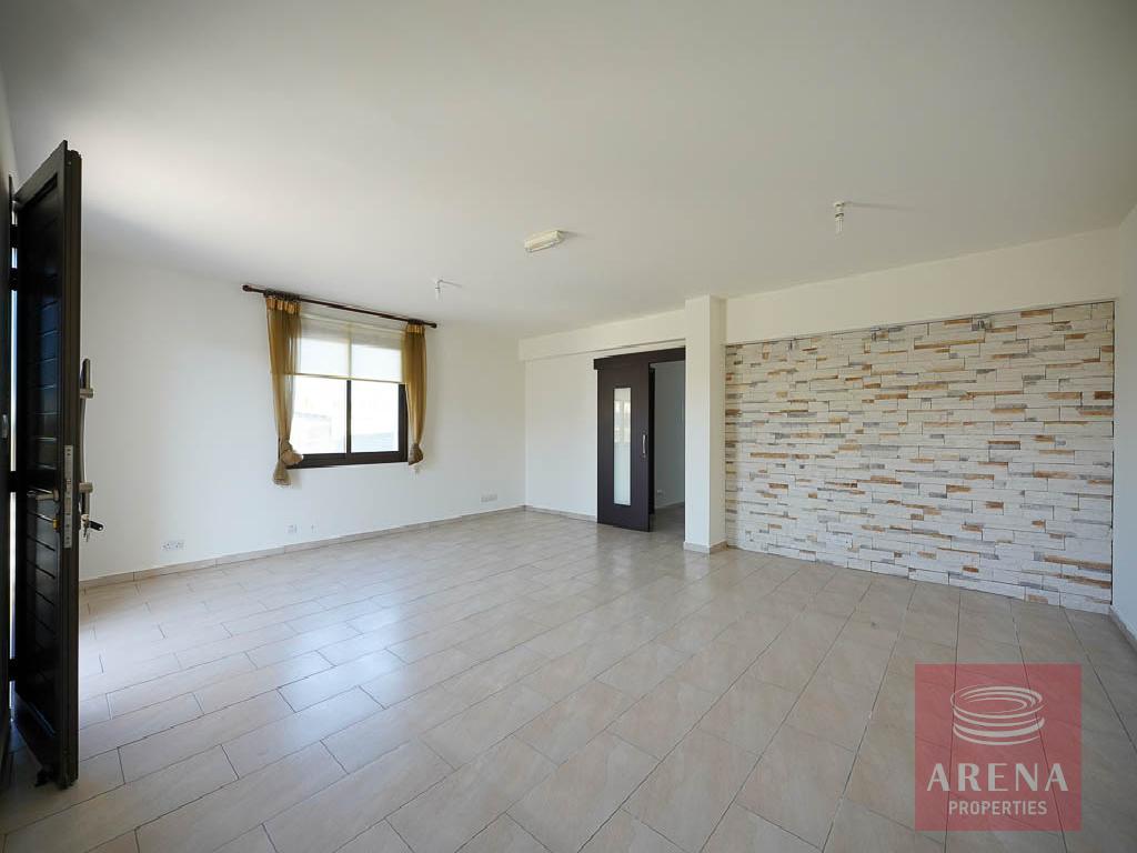 4 bed house in Meneou - living area