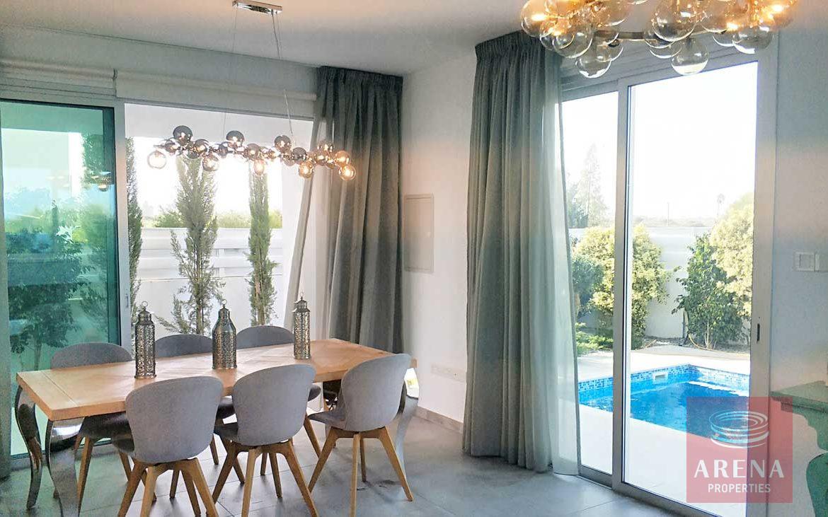 3 bed luxury villa for rent - diningb area