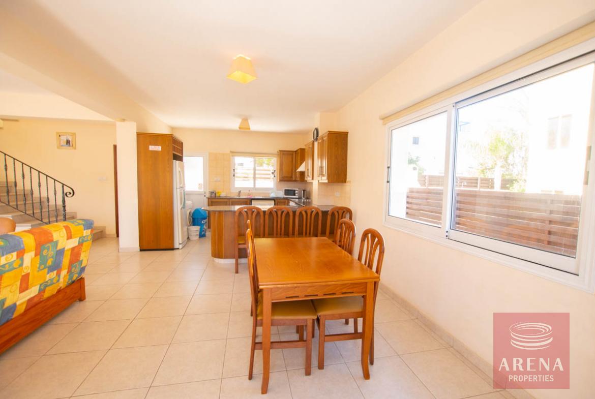 3 bed house in Paralimni - dining area