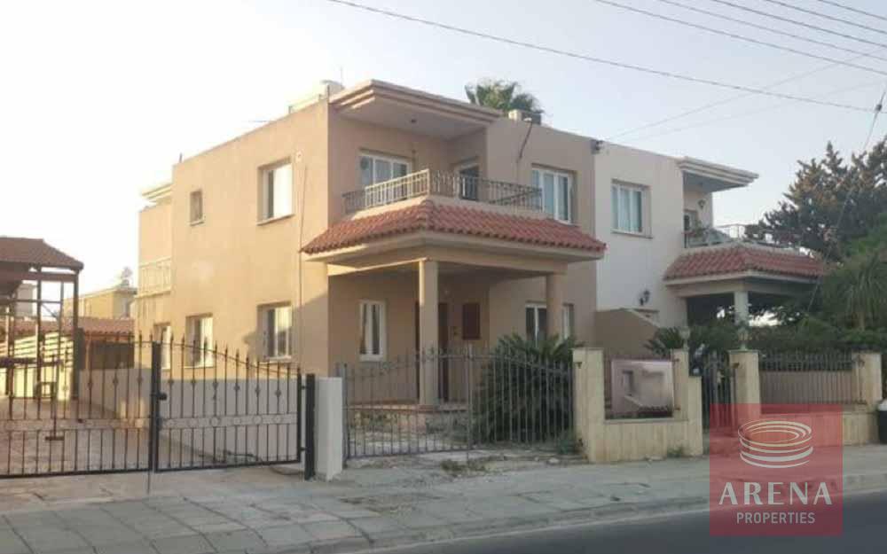 Semi-detached house in Livadia