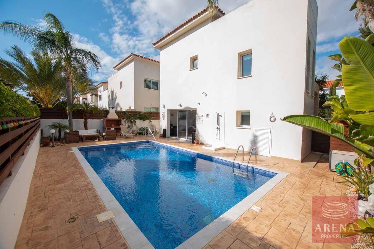 Villa to buy in Ayia Triada - pool