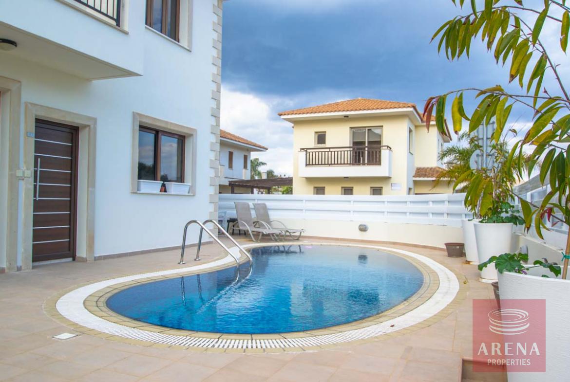 4 bed villa in Pernera