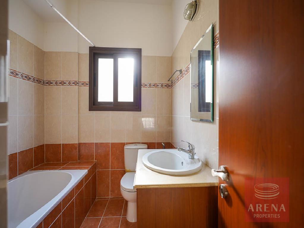 4 bed house in Aradippou - bathroom