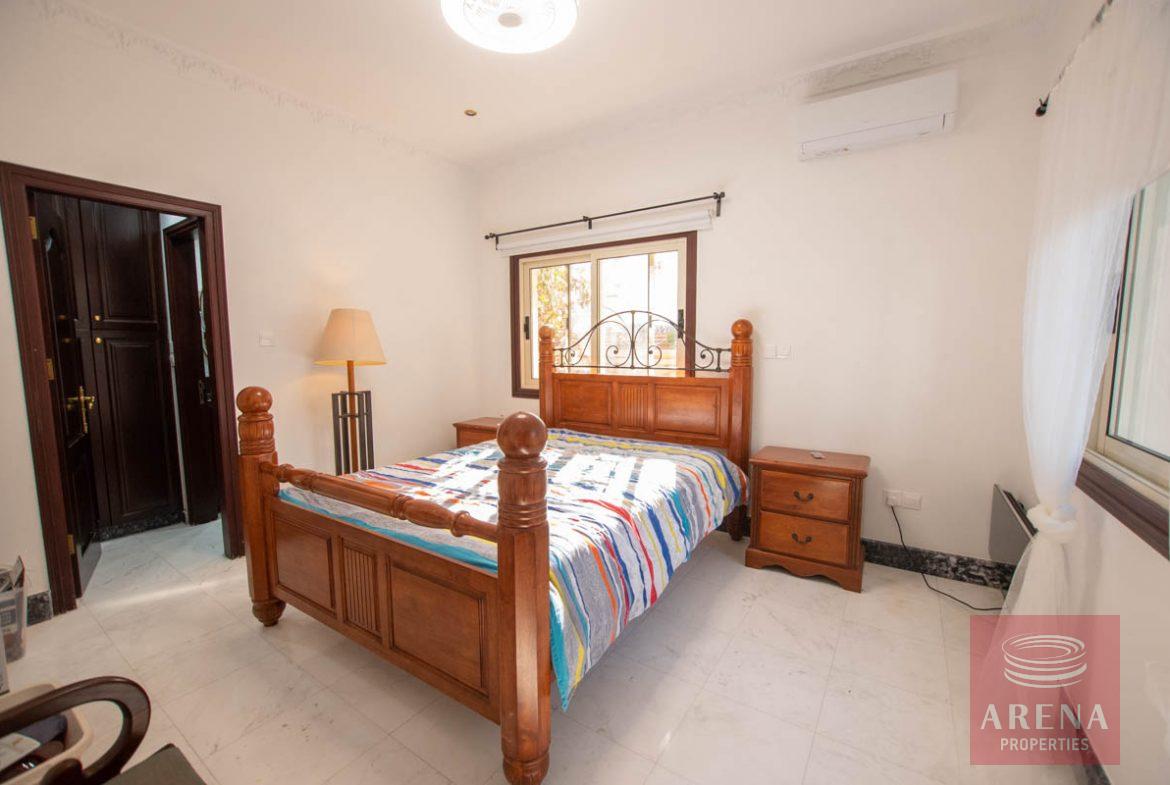 5 Bed Villa for rent in Pervolia - bedroom