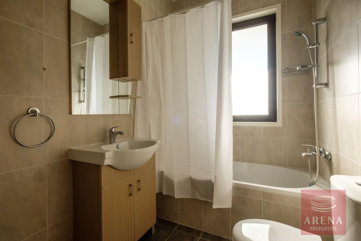 Furnished apartment for sale in Tersefanou - bathroom