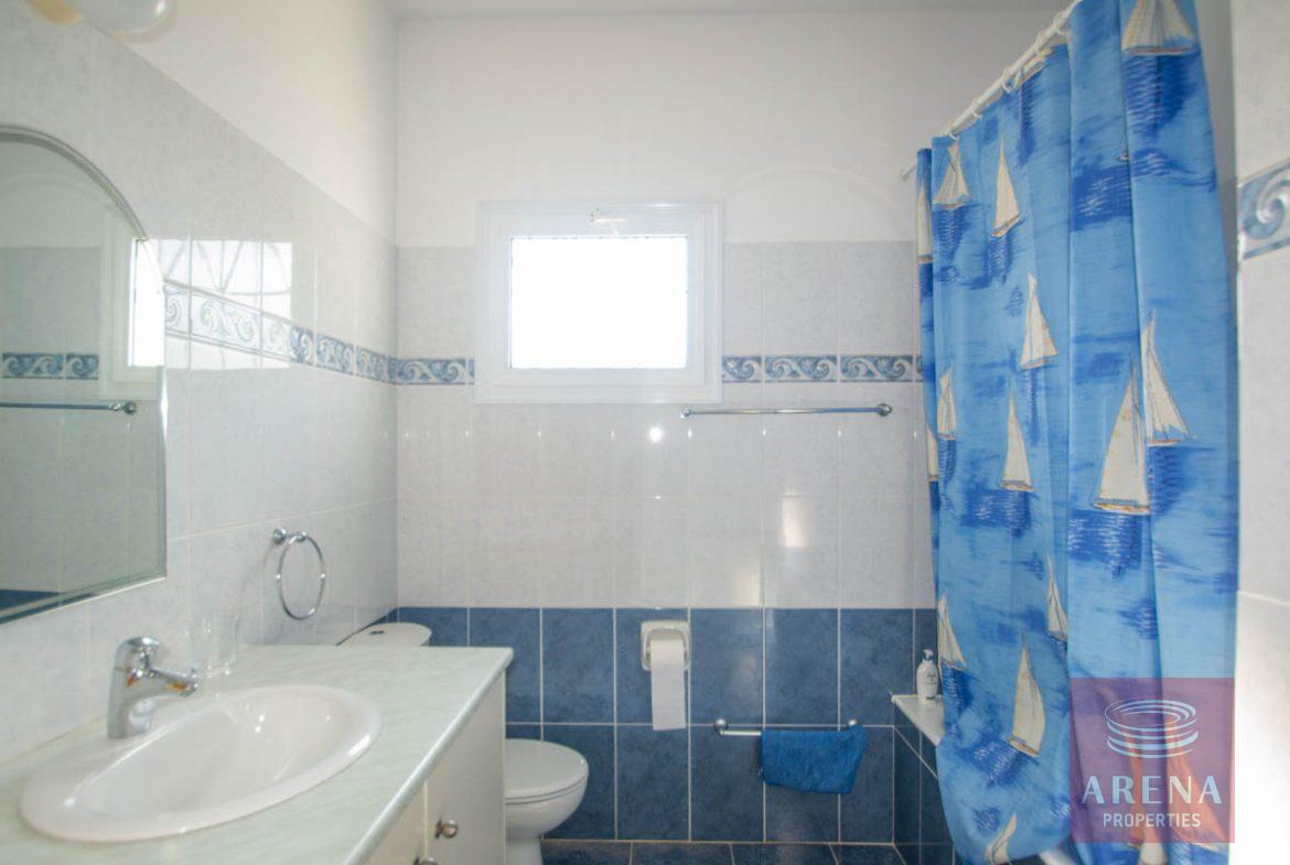 4 bed villa in Protaras - bathroom