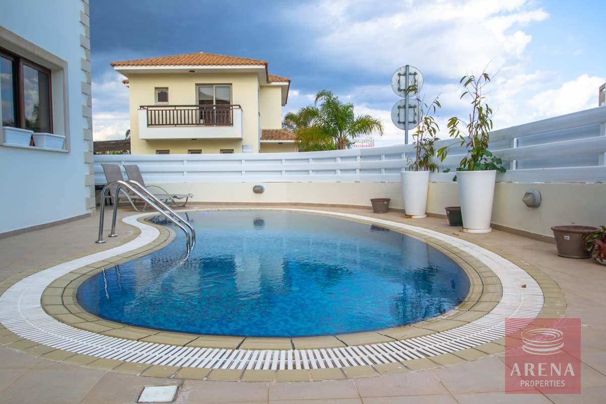 4 bed villa in Pernera - pool