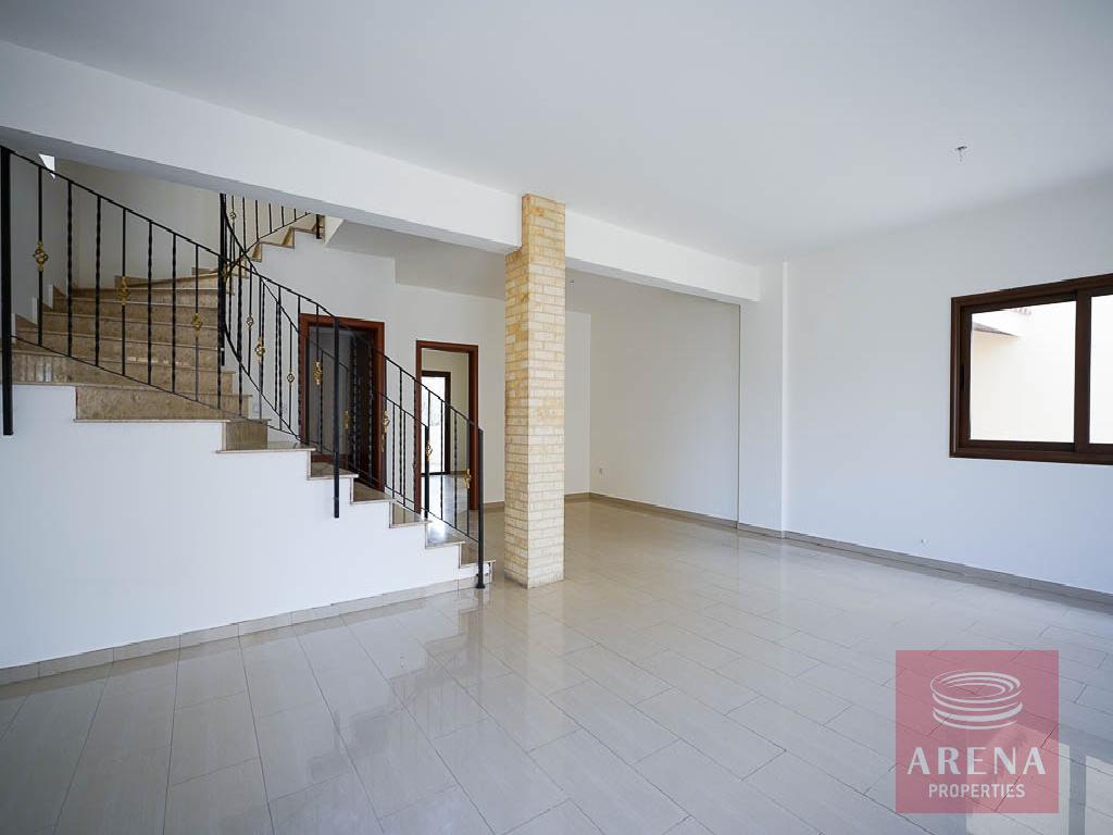4 bed house in Aradippou - living area