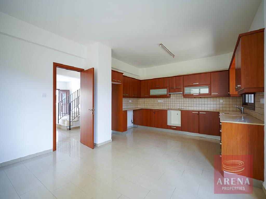 4 bed house in Aradippou - kitchen